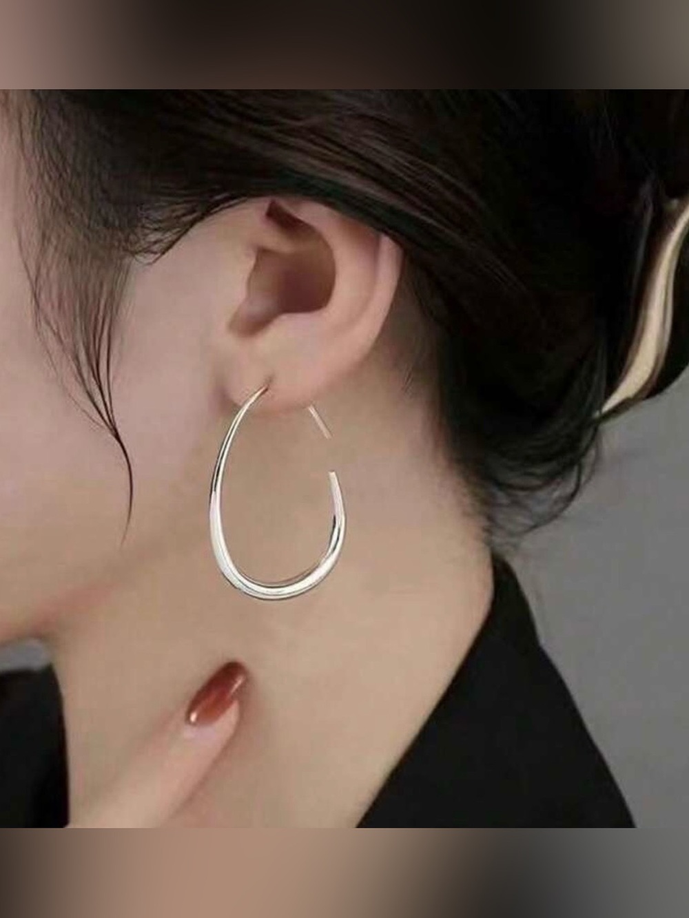 Silver Hoops
925 Sterling Silver Hoop Earrings    ~NEW~